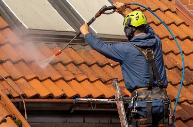 Démoussage et hydrofuge de toiture à Courniou